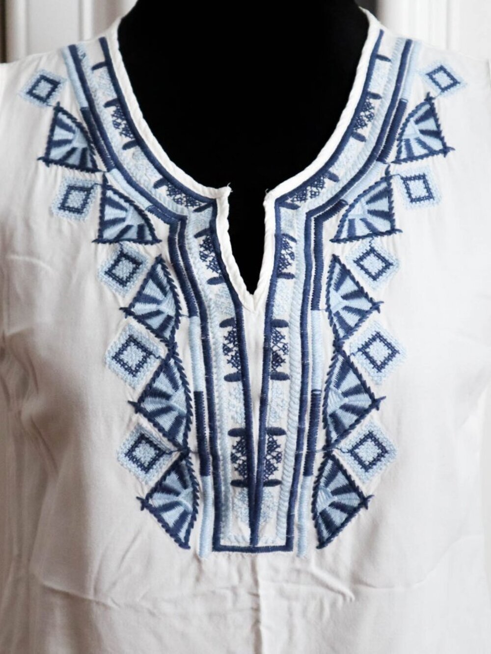 Solitaire Embroidered Tank Top Boho Festival Women's Sz Medium Blue & White - Picture 3 of 6